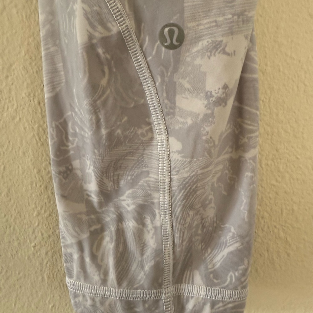 Lululemon White Patterned Fast and Free Crop Leggings - Picture 11 of 13